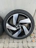 ORIG. VW GOLF 8 GTI RICHMOND VELGEN MET ZOMERBANDEN 18 INCH, Auto-onderdelen, Banden en Velgen, Ophalen, 18 inch, Gebruikt, Banden en Velgen