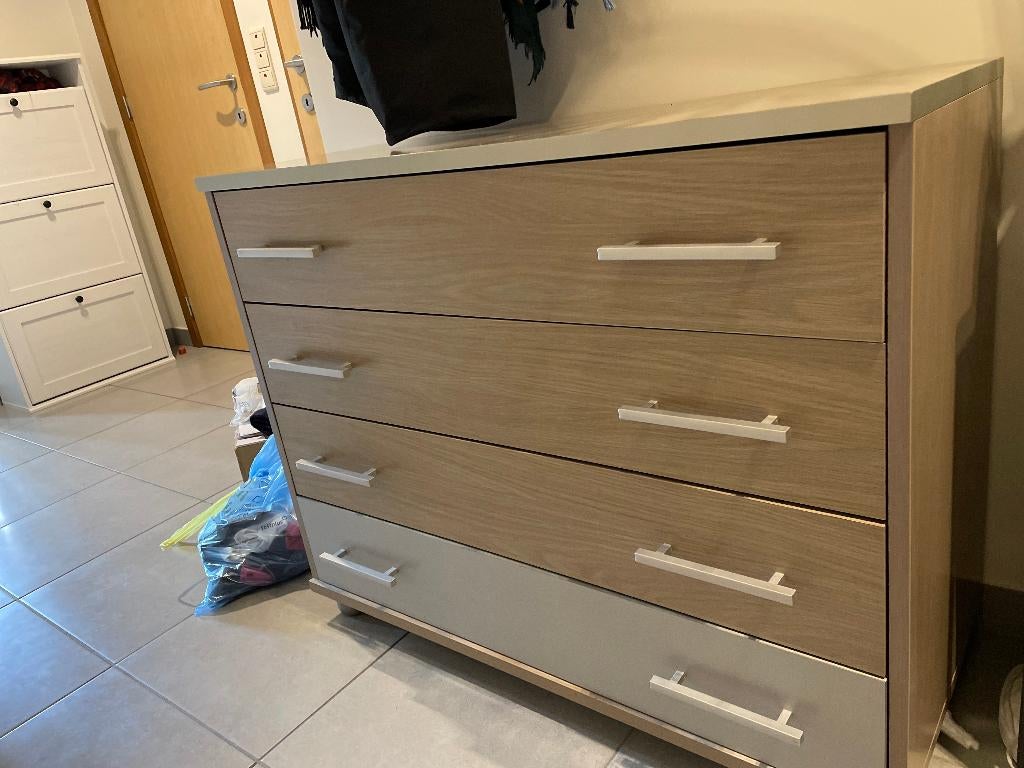 Commode 2 tables de nuit assorties + miroir,, 3 ou 4 tiroirs, 25 à 50 cm, Comme neuf, Enlèvement