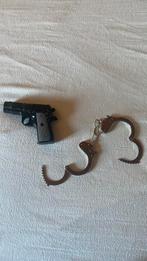 Nep  wapen met handboeien, Ophalen, Gebruikt