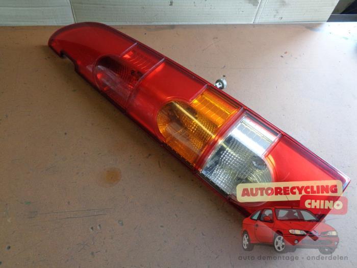 Feu arrière droit d'un Renault Kangoo, Autos : Pièces & Accessoires, Éclairage, Renault, Utilisé, 3 mois de garantie, Enlèvement ou Envoi