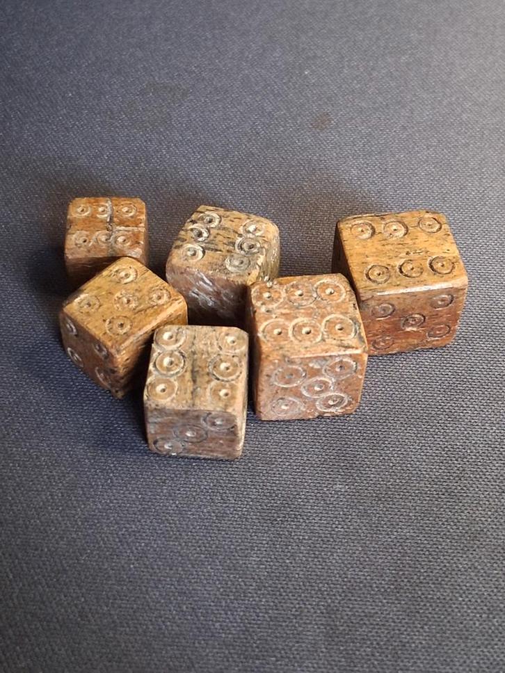 6 dés romains en os, Collections, Collections Autre, Enlèvement ou Envoi