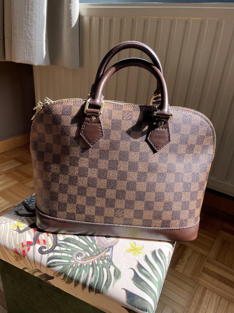 Louis Vuitton Alma PM damier ebene, Handtassen en Accessoires, Tassen | Damestassen, Ophalen of Verzenden, Zo goed als nieuw, Bruin