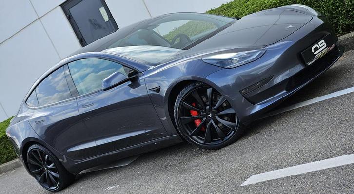 ** Tesla Model 3 Performance Pirelli-winterset 235 35 20 **, Auto-onderdelen, Banden en Velgen, Banden en Velgen, Winterbanden