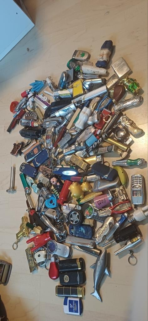 Lot 128 aanstekers, Collections, Broches, Pins & Badges, Enlèvement ou Envoi