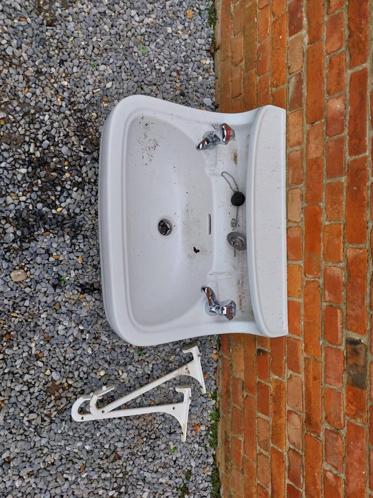 Oude wasbak met kranen
Met schapje, Ophalen, Gebruikt, Wasbak of Wastafel