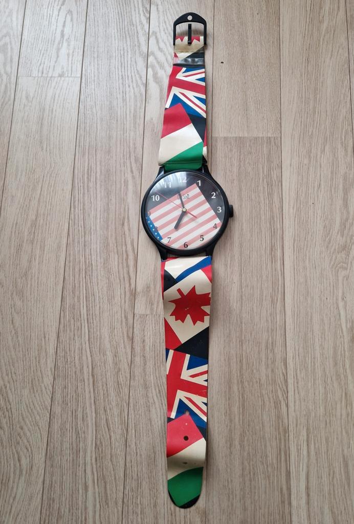 Vintage Lorus World Flags horloge – jaren '80/'90 retro, Antiek en Kunst, Antiek | Klokken, Ophalen of Verzenden