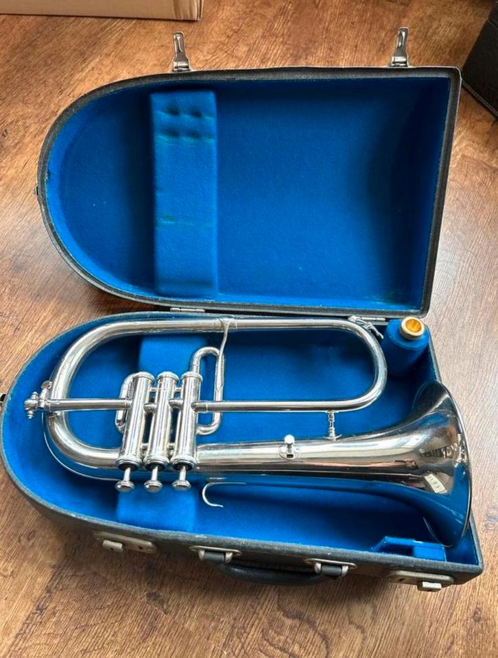 Persy Bugel + dubbele standaard, Muziek en Instrumenten, Blaasinstrumenten | Trompetten, Zo goed als nieuw, Ophalen of Verzenden