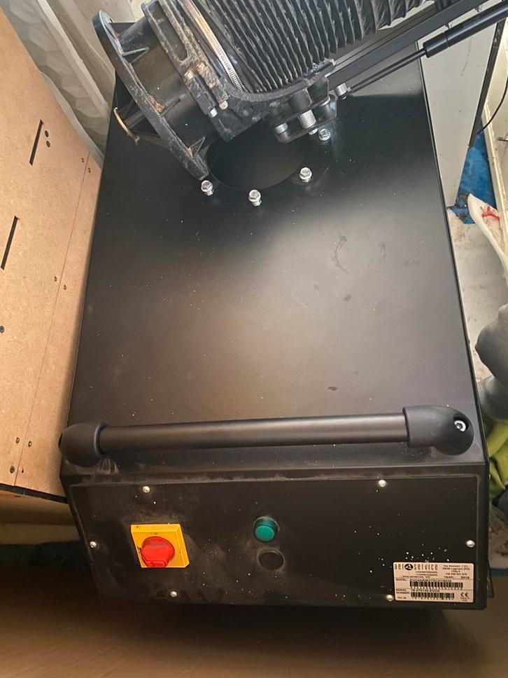 Lasrookstofzuiger in perfecte staat, Zakelijke goederen, Machines en Bouw | Lastechniek, Ophalen