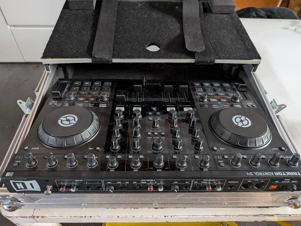 Traktor Kontrol S4 MK1, Ophalen