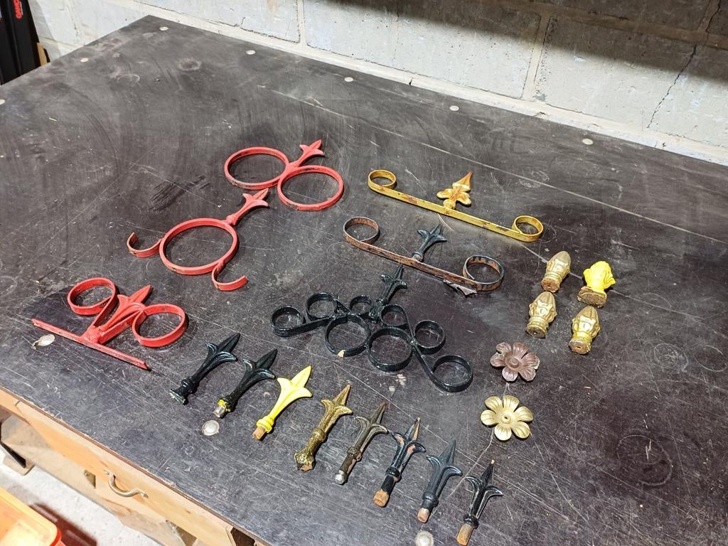 Sierstukken hekwerk, Ophalen