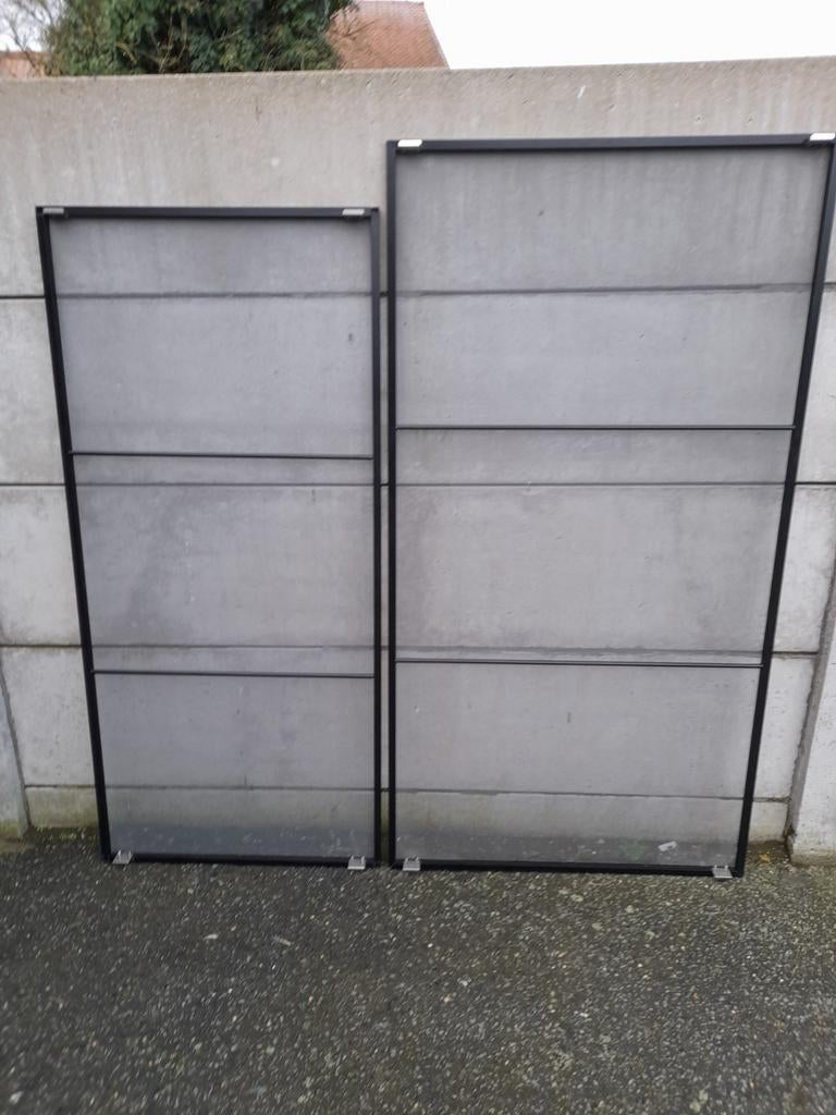 Vliegenramen Zwart, Ophalen