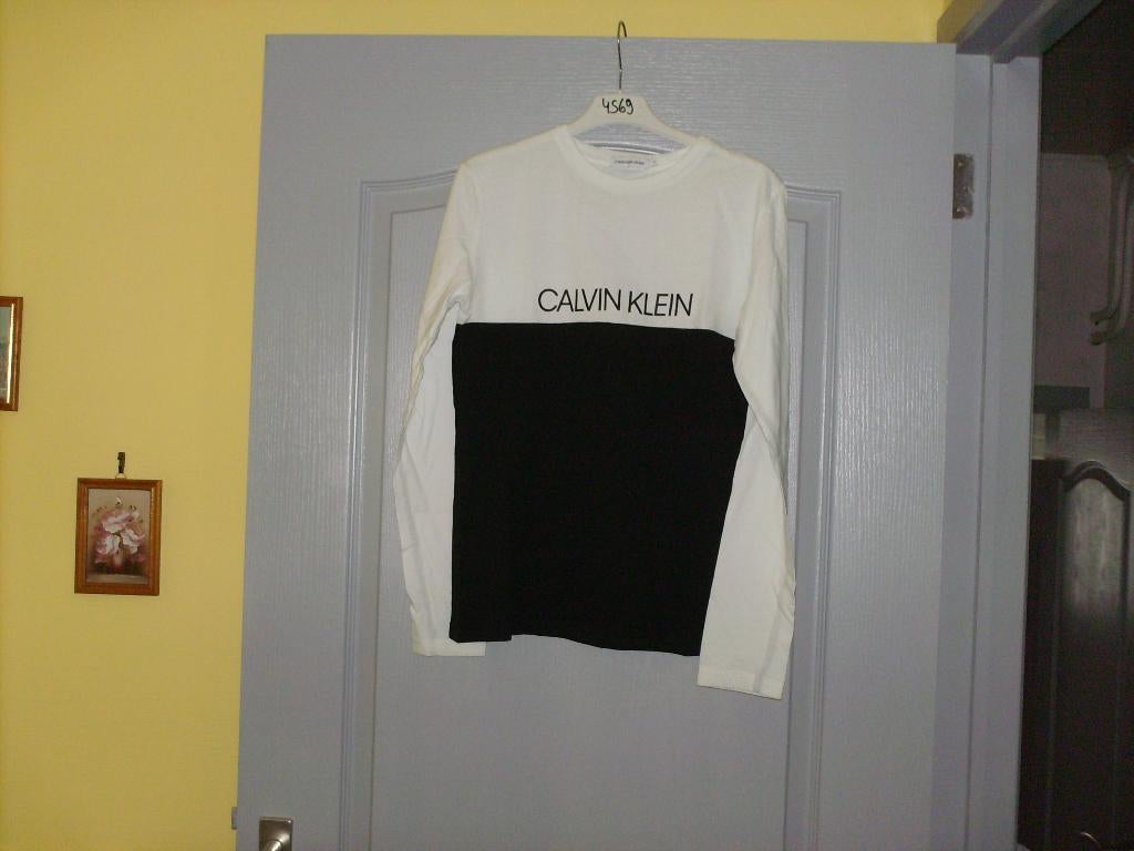 a vendre tee shirt enfant, Kinderen en Baby's, Kinderkleding | Maat 146, Calvin klein, Overige typen, Ophalen of Verzenden, Zo goed als nieuw