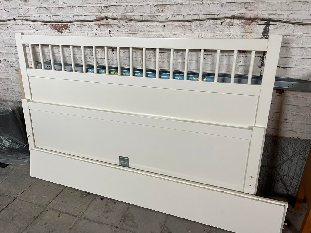 Hemnes 2 persoonsbed plus lattenbodems, Ophalen, Zo goed als nieuw