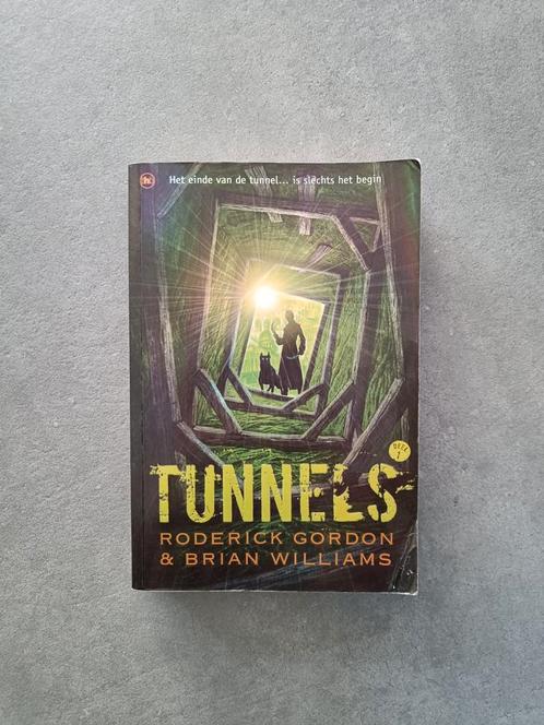 Richard Gordon - Tunnels, Livres, Livres pour enfants | Jeunesse | 13 ans et plus, Utilisé, Fiction, Enlèvement ou Envoi