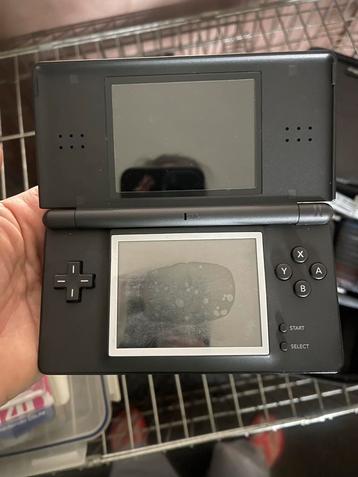 Nintendo DS lite met spellekes en toebehoren beschikbaar voor biedingen