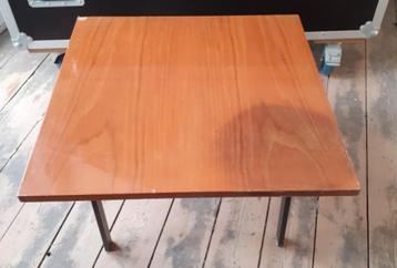 Uccle  BRUXELLES Table basse vintage ; bois & métal  beschikbaar voor biedingen