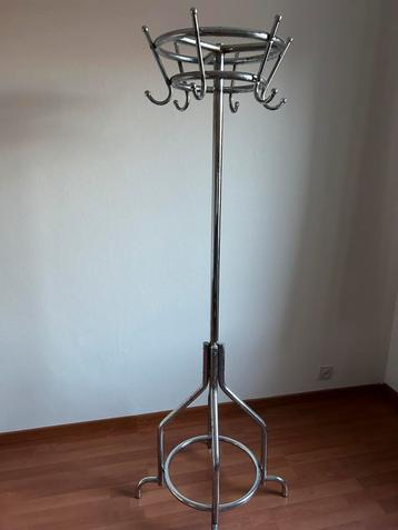 ‘’ Tubax’’ kapstok 1960 beschikbaar voor biedingen