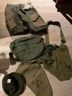 Us lot 3x gas mask pouch 1 Beanie 1 M43 field, Verzamelen, Militaria | Tweede Wereldoorlog, Verzenden