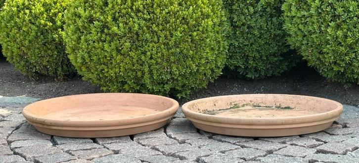 Italiaanse terracotta onderschalen - uitstekende staat, Tuin en Terras, Bloempotten, Terracotta, Binnen, Balkon, Tuin, Ophalen