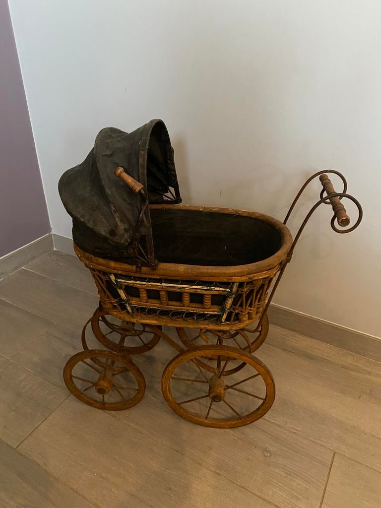 Jolie Poussette Ancienne Pour Poupée Avec Baigneur, Années 1940/1950