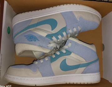 Air Jordan 1 Mid Mixed Textures Blue beschikbaar voor biedingen