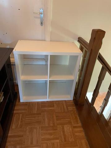 Boekenrek beschikbaar voor biedingen