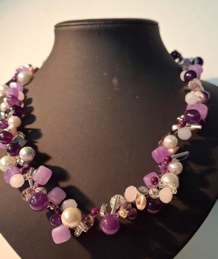 Prachtige handgemaakte ketting met mooie kwaliteits kralen., Bijoux, Sacs & Beauté, Colliers, Neuf, Pierre ou Minéral, Violet