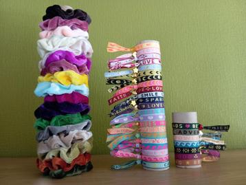 Lintarmbandjes en scrunchies beschikbaar voor biedingen