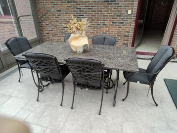 Smeedijzeren eettafel met natuursteen blad + 6 stoelen beschikbaar voor biedingen