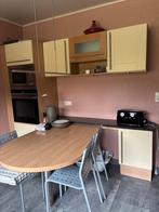 Cuisine avec panneaux en pomme et jaune clair., Maison & Meubles, Cuisine | Cuisines complètes, Granit ou Pierre, Autres couleurs