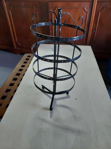 Tourniquet voor oorbellen beschikbaar voor biedingen