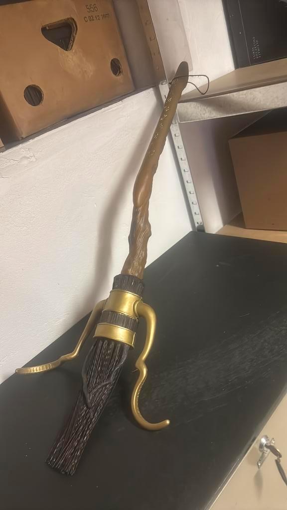 Harry potter bezem, Verzamelen, Harry Potter, Gebruikt, Replica, Ophalen of Verzenden