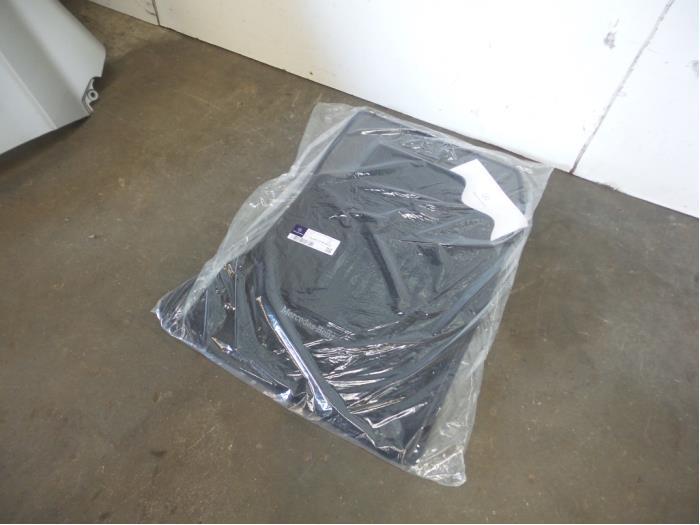 Kit tapis d'un Mercedes B-Klasse (B-Klasse 11-), Autos : Pièces & Accessoires, Habitacle & Garnissage, Neuf, 3 mois de garantie