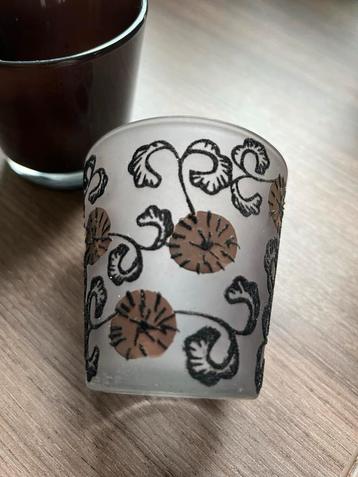 Zwarte theelichthouder beschikbaar voor biedingen