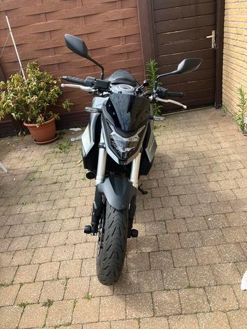 Honda Hornet CB750 uit 2023 slechts 2450km