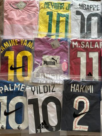 Football jerseys beschikbaar voor biedingen