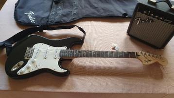 elektrische gitaar squier met draagtas en versterker beschikbaar voor biedingen