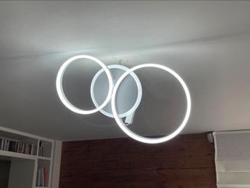 Elysa Lamp met 3 ringen (dimmen & verschillende tinten) beschikbaar voor biedingen