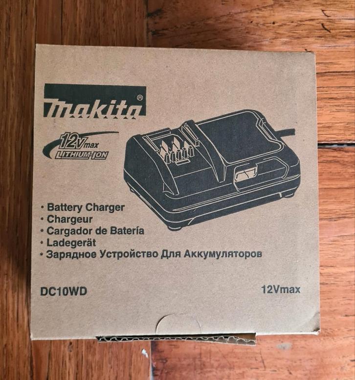 Makita battery charger. DC10WD, Doe-het-zelf en Bouw, Gereedschap | Machine-onderdelen en Toebehoren, Nieuw, Ophalen of Verzenden