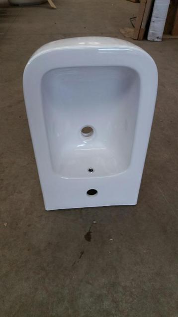 Bidet suspendu neuf beschikbaar voor biedingen