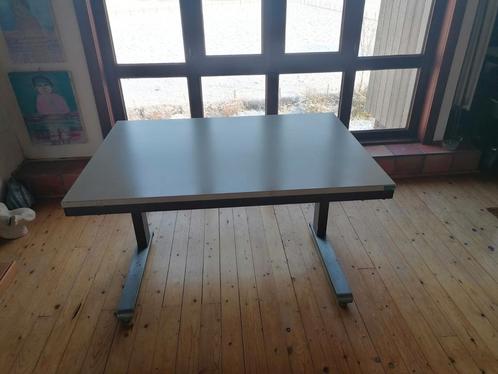 Bureau Gutmann metaal computertafel, Huis en Inrichting, Bureaus, Gebruikt, Bureau, Ophalen