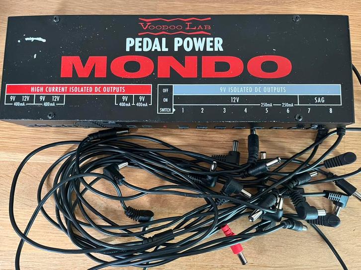 Voodoo lab power MONDO met 24-tal kabeltjes, Muziek en Instrumenten, Effecten, Zo goed als nieuw, Ophalen of Verzenden