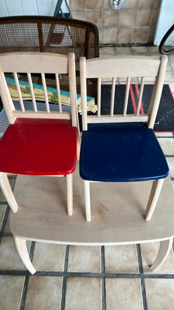 Houten kinder tafel en stoelen blauw rood - als nieuw  beschikbaar voor biedingen