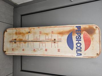Vintage reclamebord beschikbaar voor biedingen