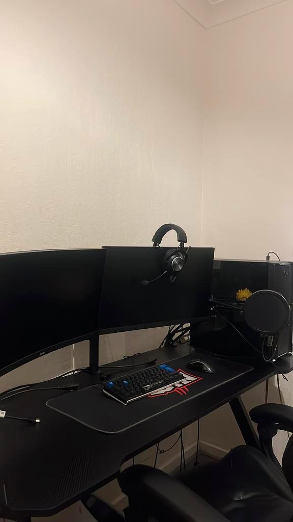 gaming setup, Games en Spelcomputers, Games | Pc, Gebruikt, Role Playing Game (Rpg), 1 speler, Vanaf 12 jaar, Eén computer, Online