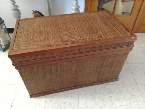 grande malle, coffre vintage bois et rotin tressage main, Huis en Inrichting, Woonaccessoires | Kisten, Gebruikt, 50 tot 75 cm