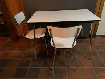 ‘60s keukentafel (&2 stoelen) in zeer goede staat _ in BALEN beschikbaar voor biedingen