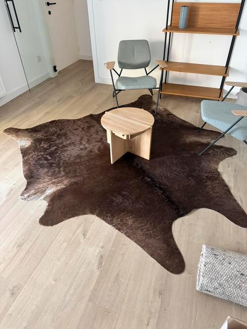 Echte koeienhuid donkerbruin – topstaat, Huis en Inrichting, Stoffering | Tapijten en Vloerkleden, Zo goed als nieuw, Ophalen