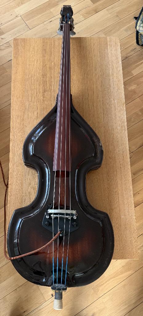 Ampeg baby bass, Muziek en Instrumenten, Snaarinstrumenten | Gitaren | Bas, Gebruikt, Elektrisch, Fretloos, Ophalen