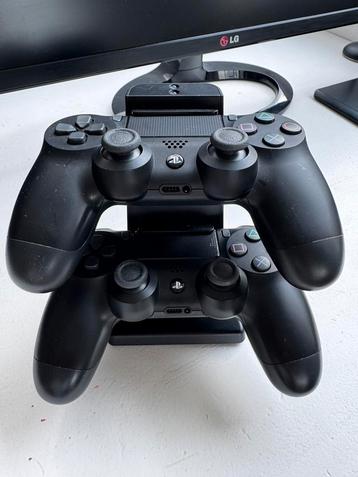 2x PS4 Controller met oplaadstation beschikbaar voor biedingen